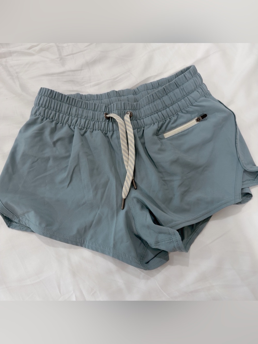 Vuori Women's Clementine Shorts 2.5” inseam size XS blue NWOT
